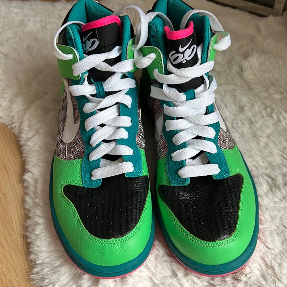 Nike  green sneakers- size 8